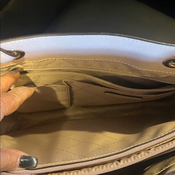 Michael Kors Light pink Tote with Gold Details with COA - Picture 8 of 13